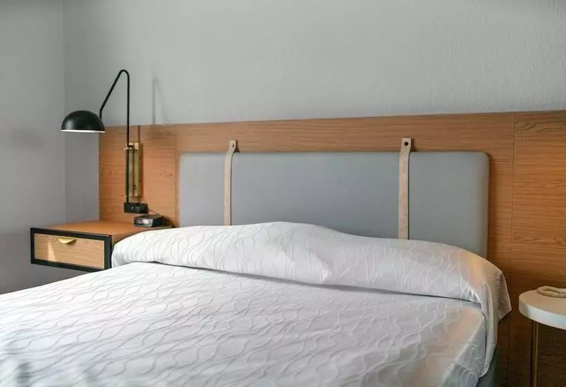 בית מלון כפרי Garibaldi Inn At The Bay