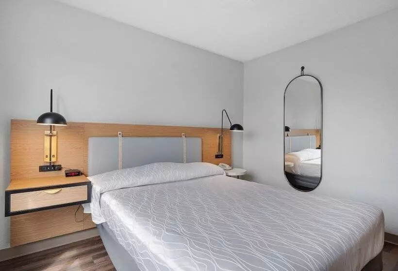 בית מלון כפרי Garibaldi Inn At The Bay