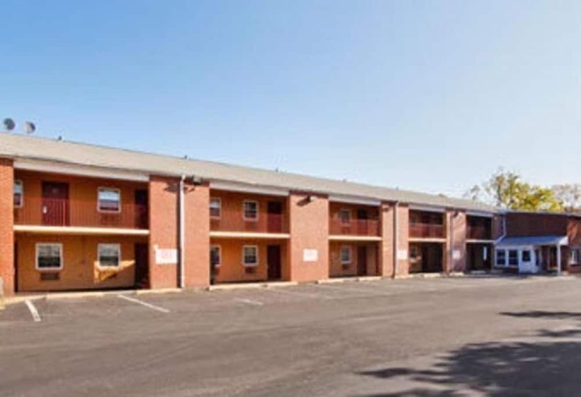 בית מלון כפרי Mainstreet Inn