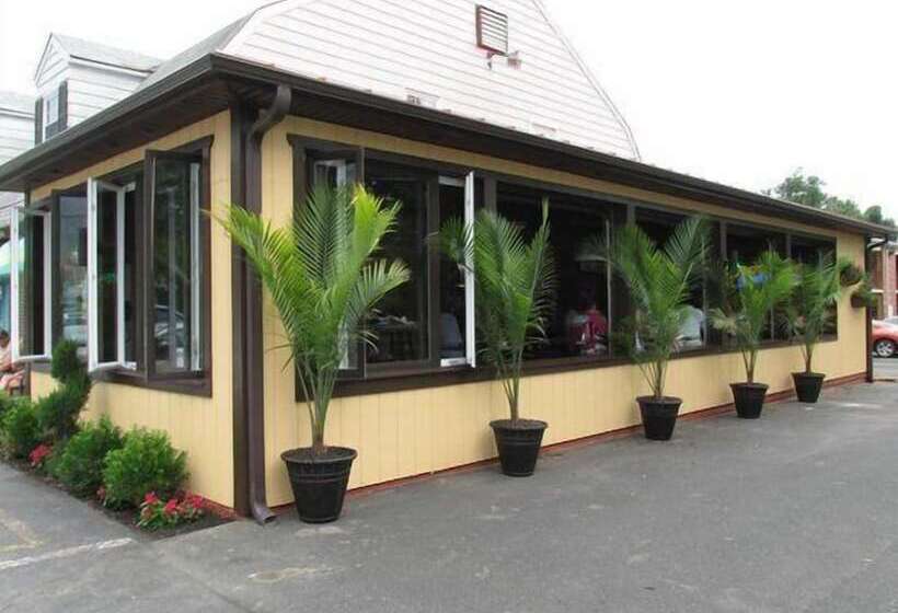 בית מלון כפרי Mainstreet Inn