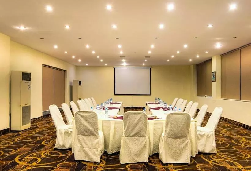 هتل One The Mall Lahore