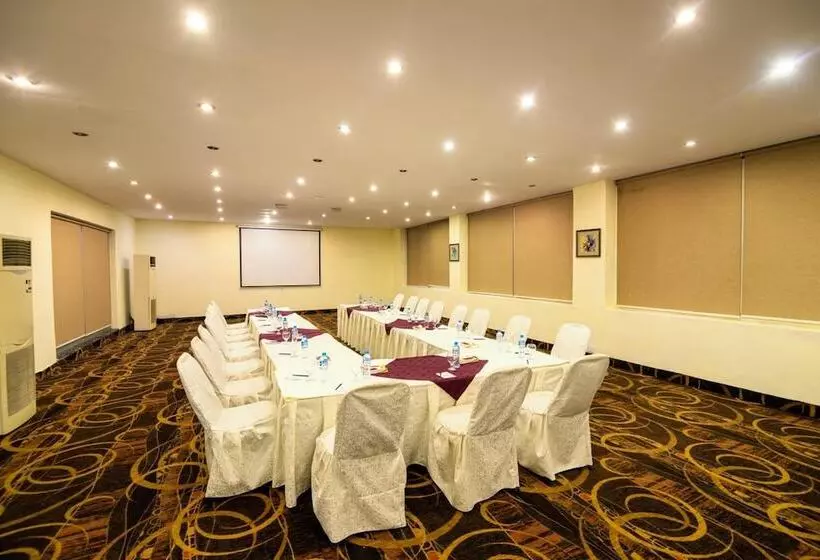 هتل One The Mall Lahore