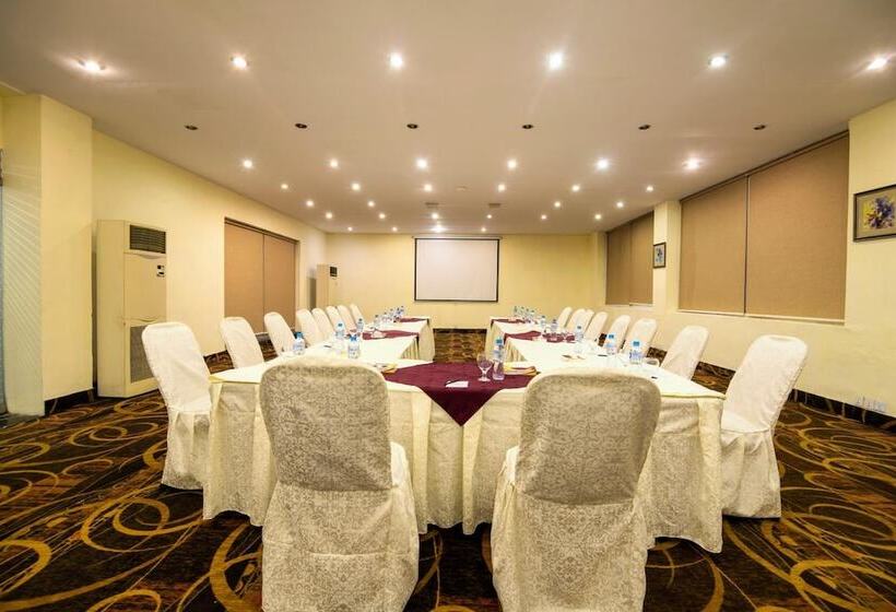 هتل One The Mall Lahore