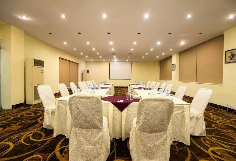 هتل One The Mall Lahore