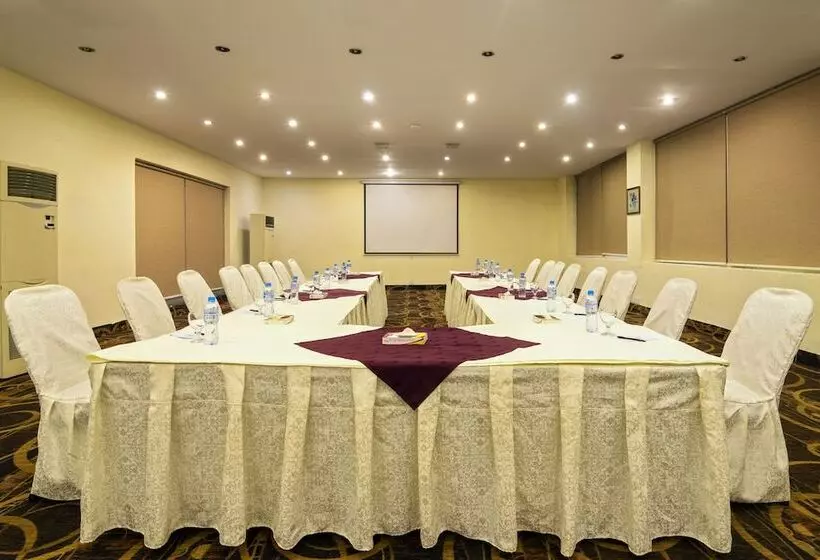 هتل One The Mall Lahore