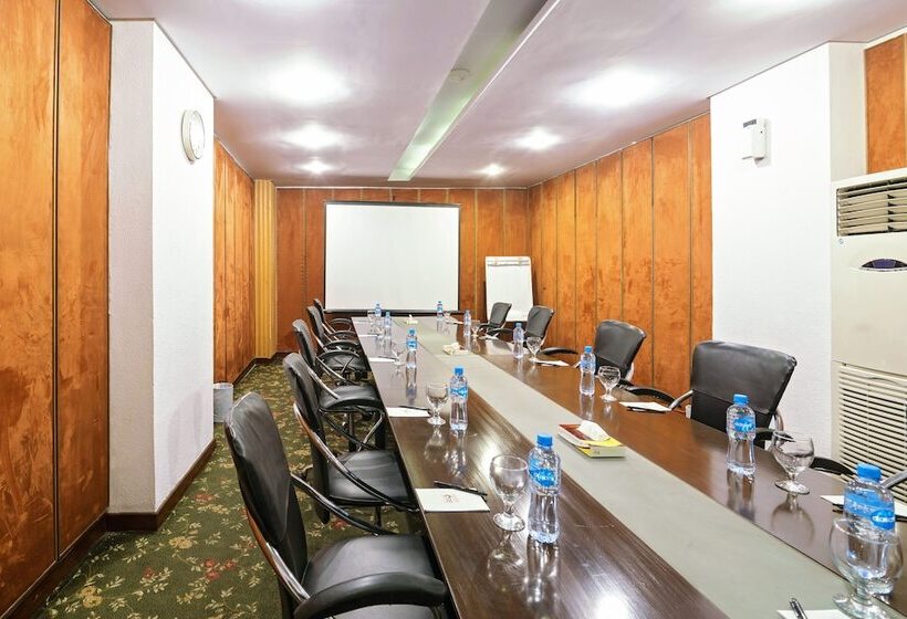 هتل One The Mall Lahore