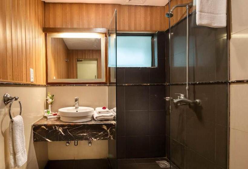 هتل One The Mall Lahore