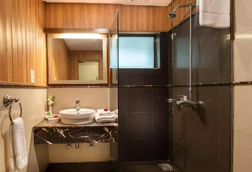 هتل One The Mall Lahore