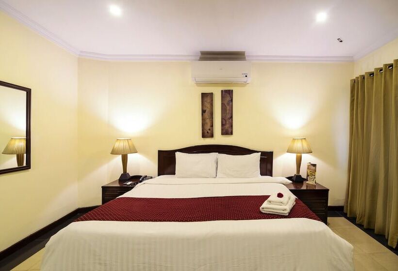 هتل One The Mall Lahore