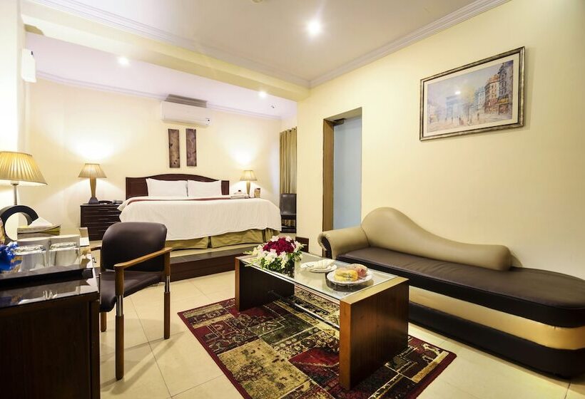 هتل One The Mall Lahore