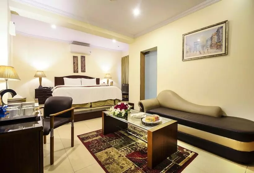 هتل One The Mall Lahore