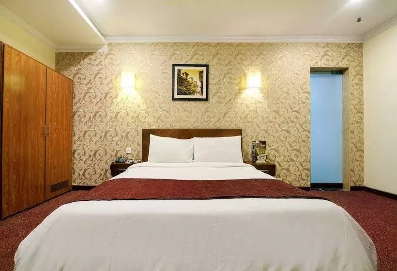 هتل One The Mall Lahore