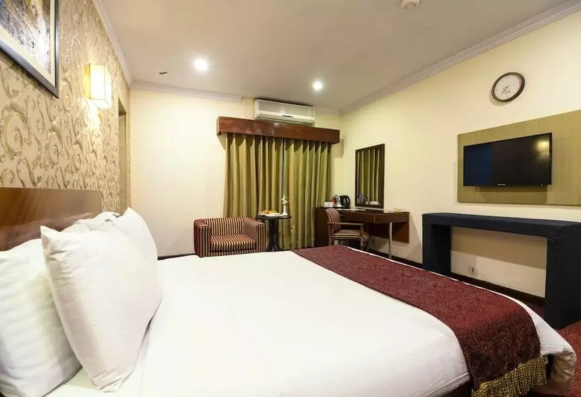 هتل One The Mall Lahore