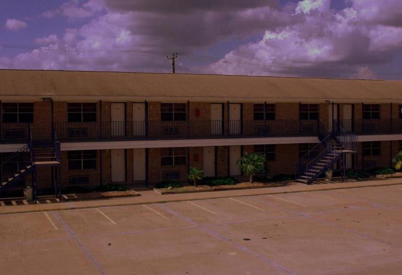 فندق Somerville Inn And Suites