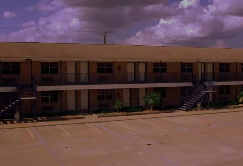 Отель Somerville Inn And Suites