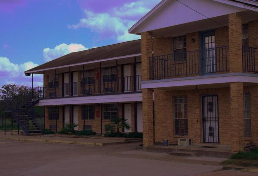 فندق Somerville Inn And Suites