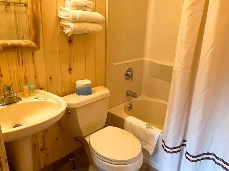 בית מלון כפרי Spirit Lake Lodge