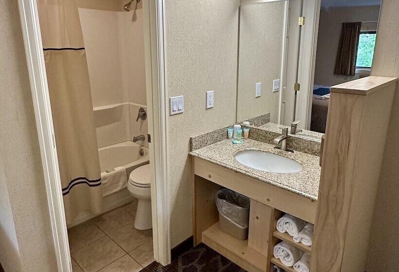 Отель Spirit Lake Lodge