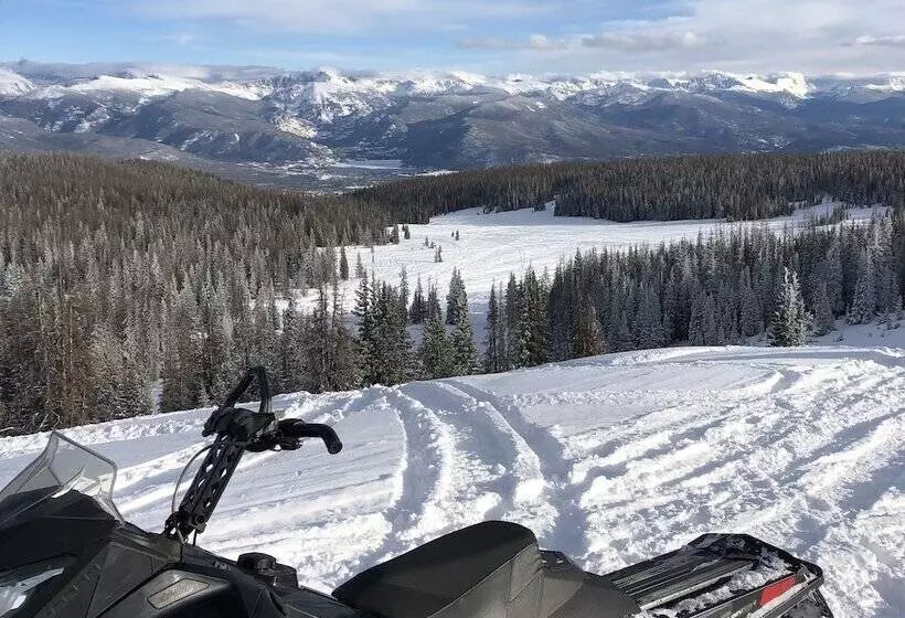 בית מלון כפרי Spirit Lake Lodge