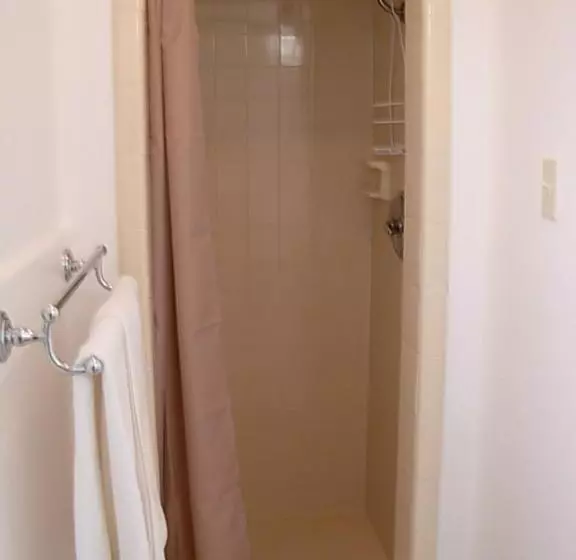 汽车旅馆  Economy Inn