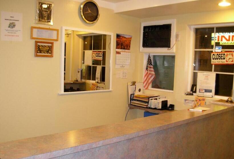 فندق على الطريق Economy Inn