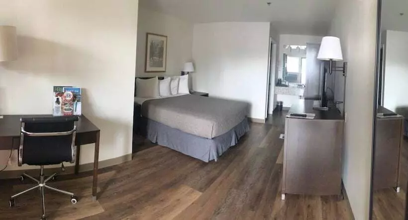 Sugarloaf Mountain Motel