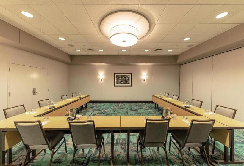 Courtyard By Marriott Greenville Downtown