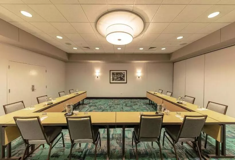 Courtyard By Marriott Greenville Downtown