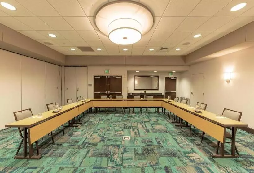 Courtyard By Marriott Greenville Downtown