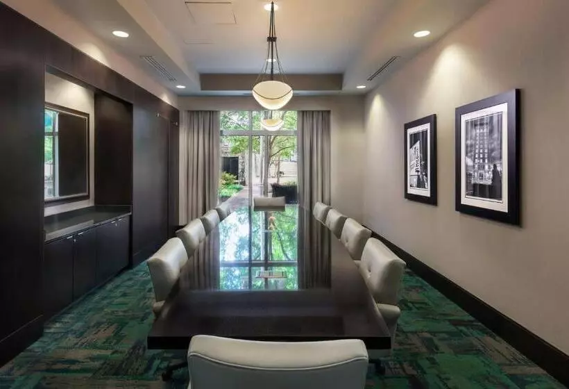 Courtyard By Marriott Greenville Downtown