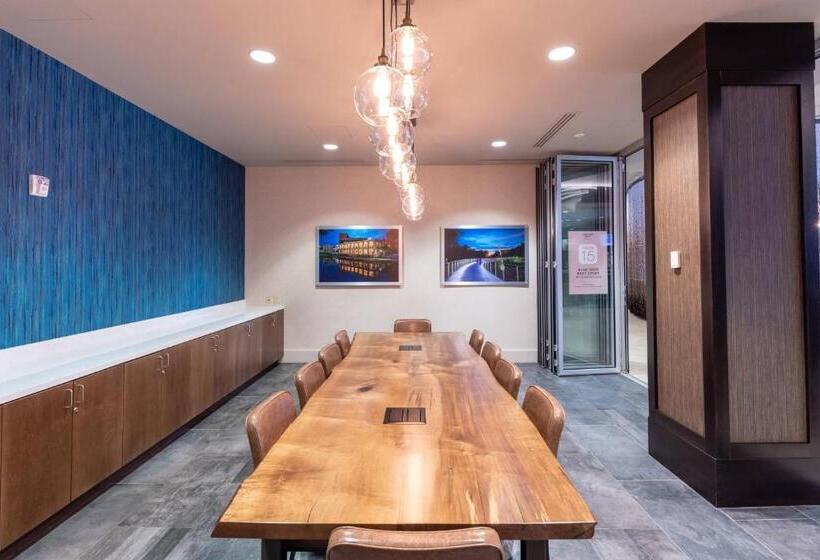 Courtyard By Marriott Greenville Downtown