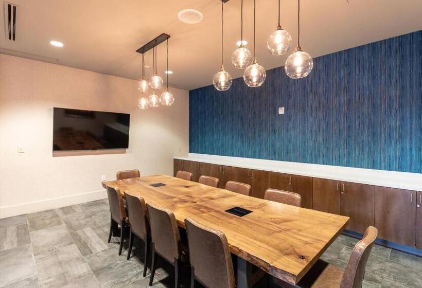 Courtyard By Marriott Greenville Downtown