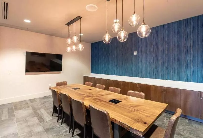 Courtyard By Marriott Greenville Downtown