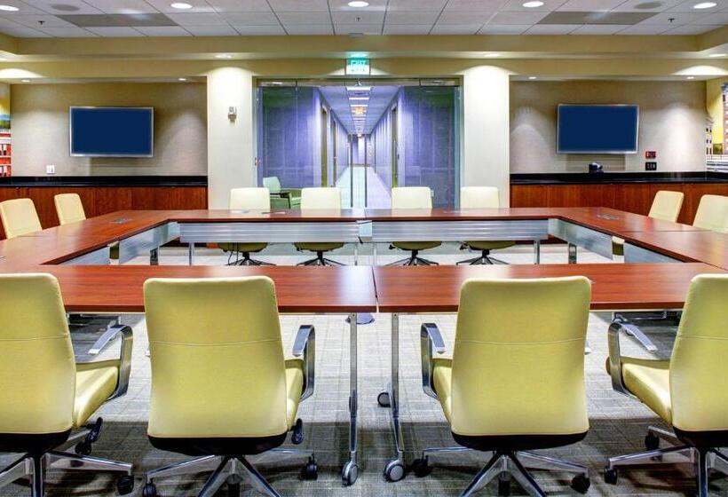 Courtyard By Marriott Greenville Downtown