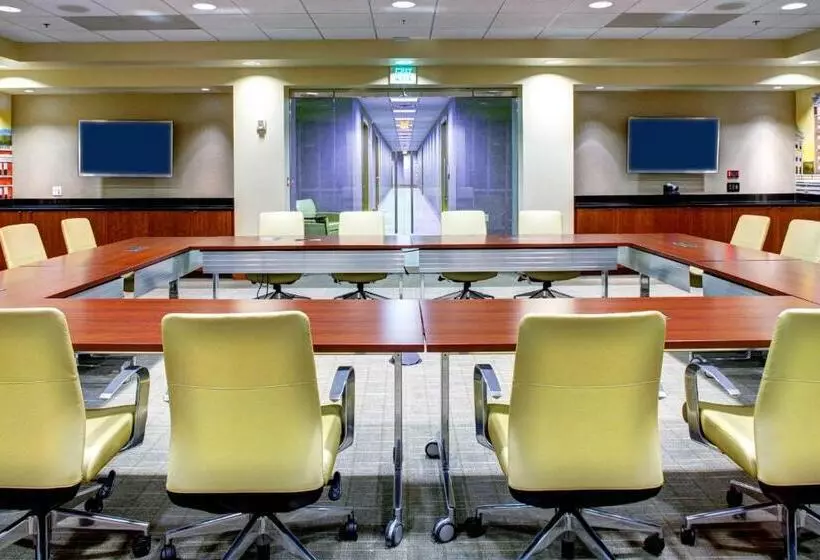 Courtyard By Marriott Greenville Downtown