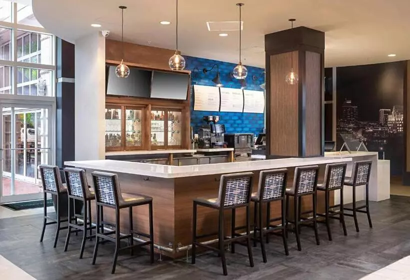 Courtyard By Marriott Greenville Downtown