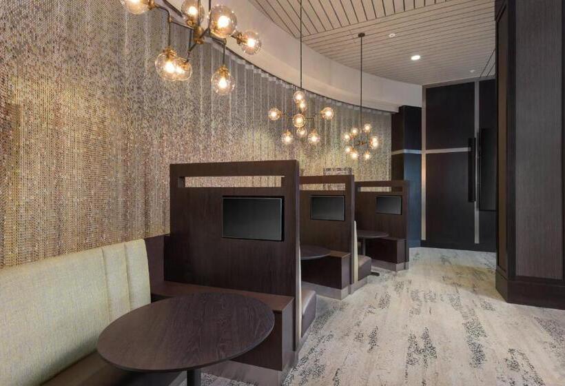 Courtyard By Marriott Greenville Downtown