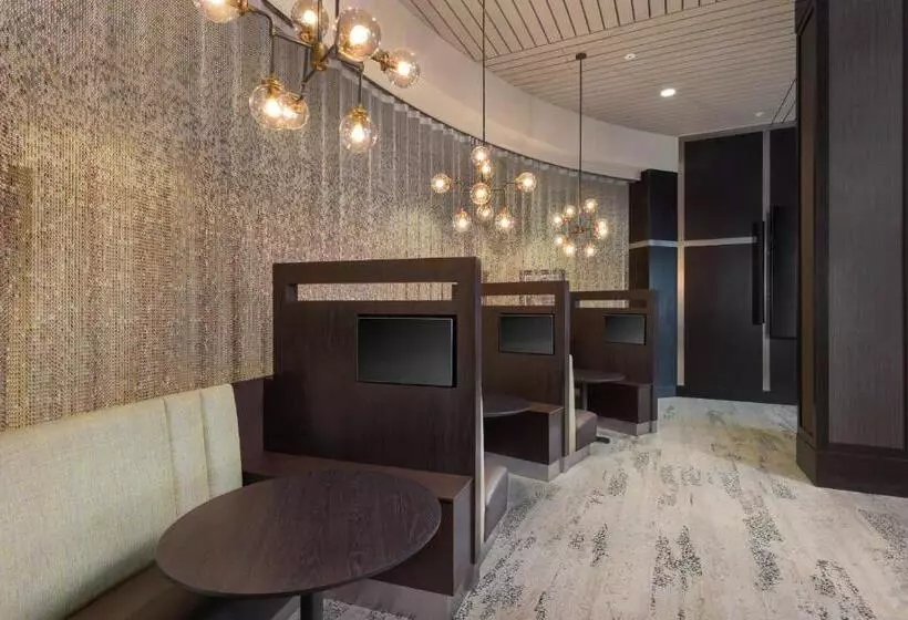 Courtyard By Marriott Greenville Downtown