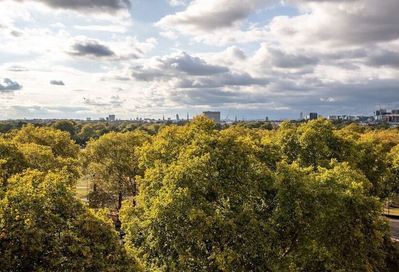 Grosvenor House Suites