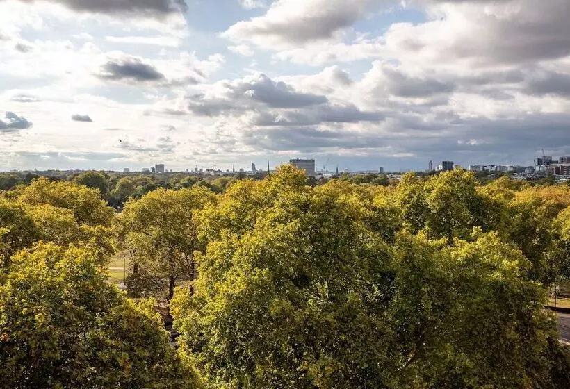 Grosvenor House Suites