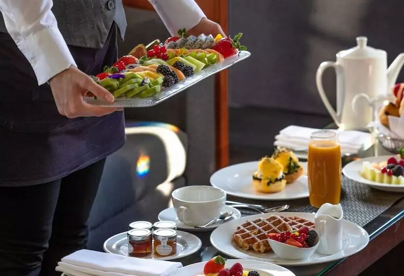 Grosvenor House Suites