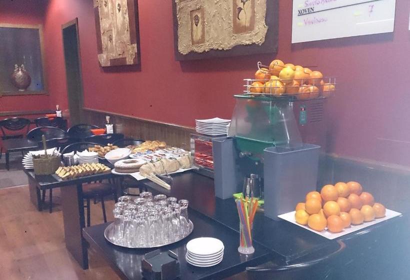 여관 Pensión Santa Clara