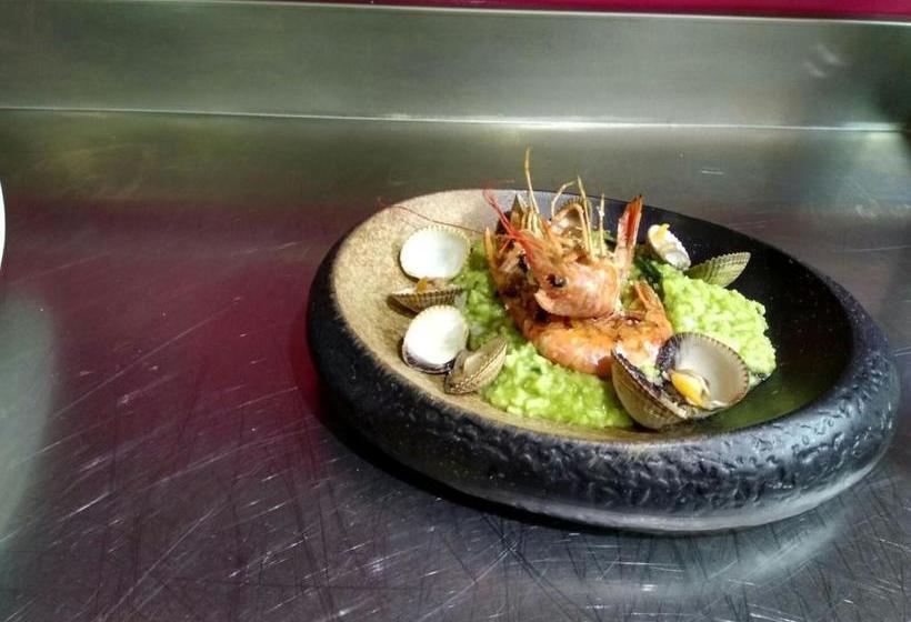 여관 Pensión Santa Clara