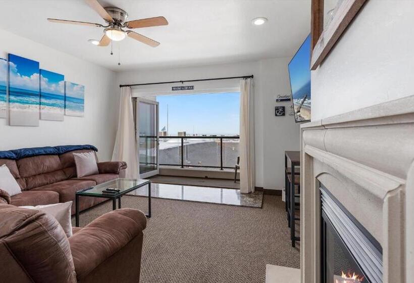 호텔 Beach House Inn & Suites