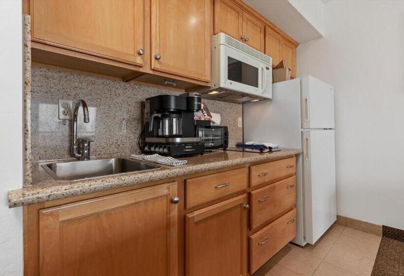 호텔 Beach House Inn & Suites