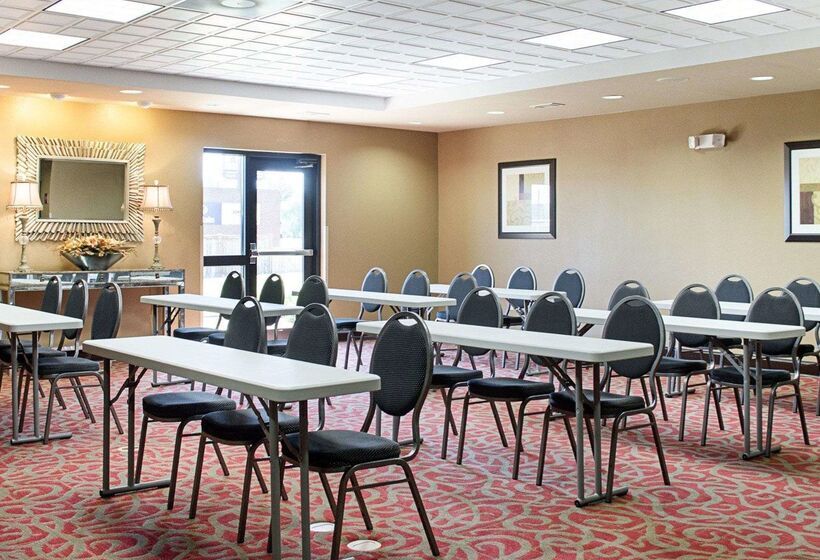 Отель Comfort Suites