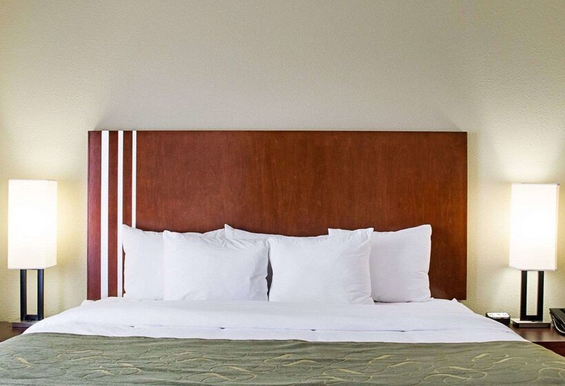 Отель Comfort Suites