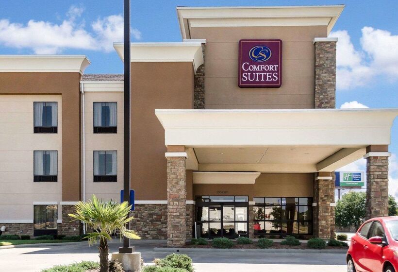 Отель Comfort Suites