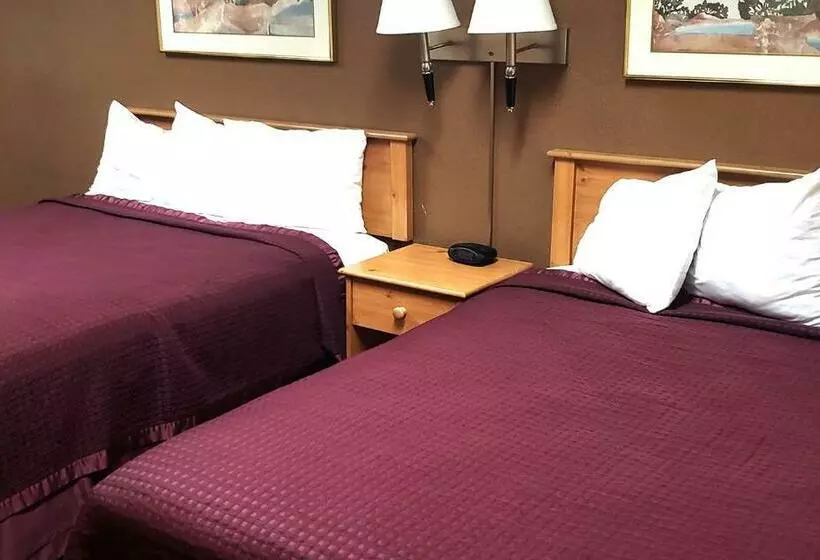 Отель Coratel Inn & Suites By Jasper Mankato