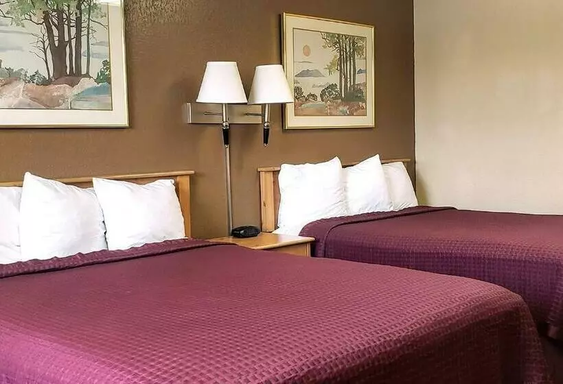 Отель Coratel Inn & Suites By Jasper Mankato